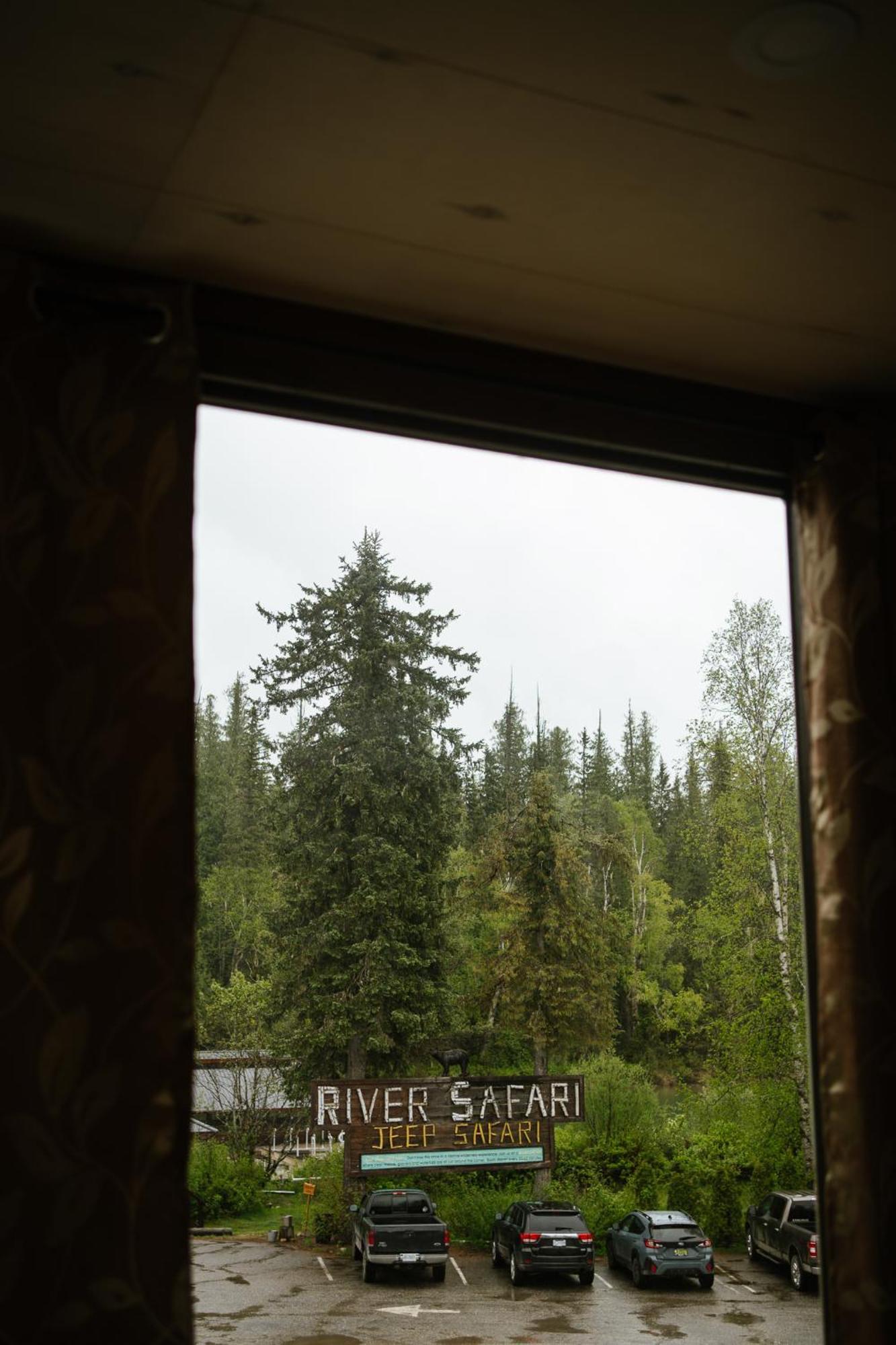 River Safari Bear Den Blue River Buitenkant foto
